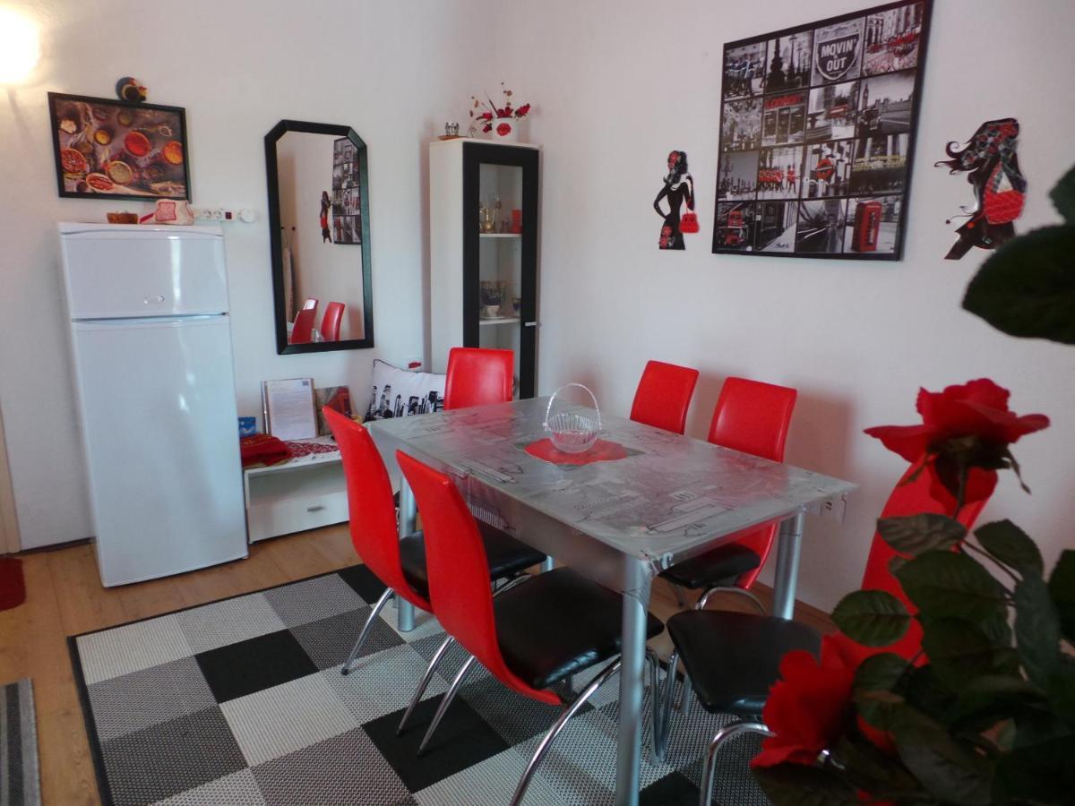 2 L Apartment Jablanac Ngoại thất bức ảnh